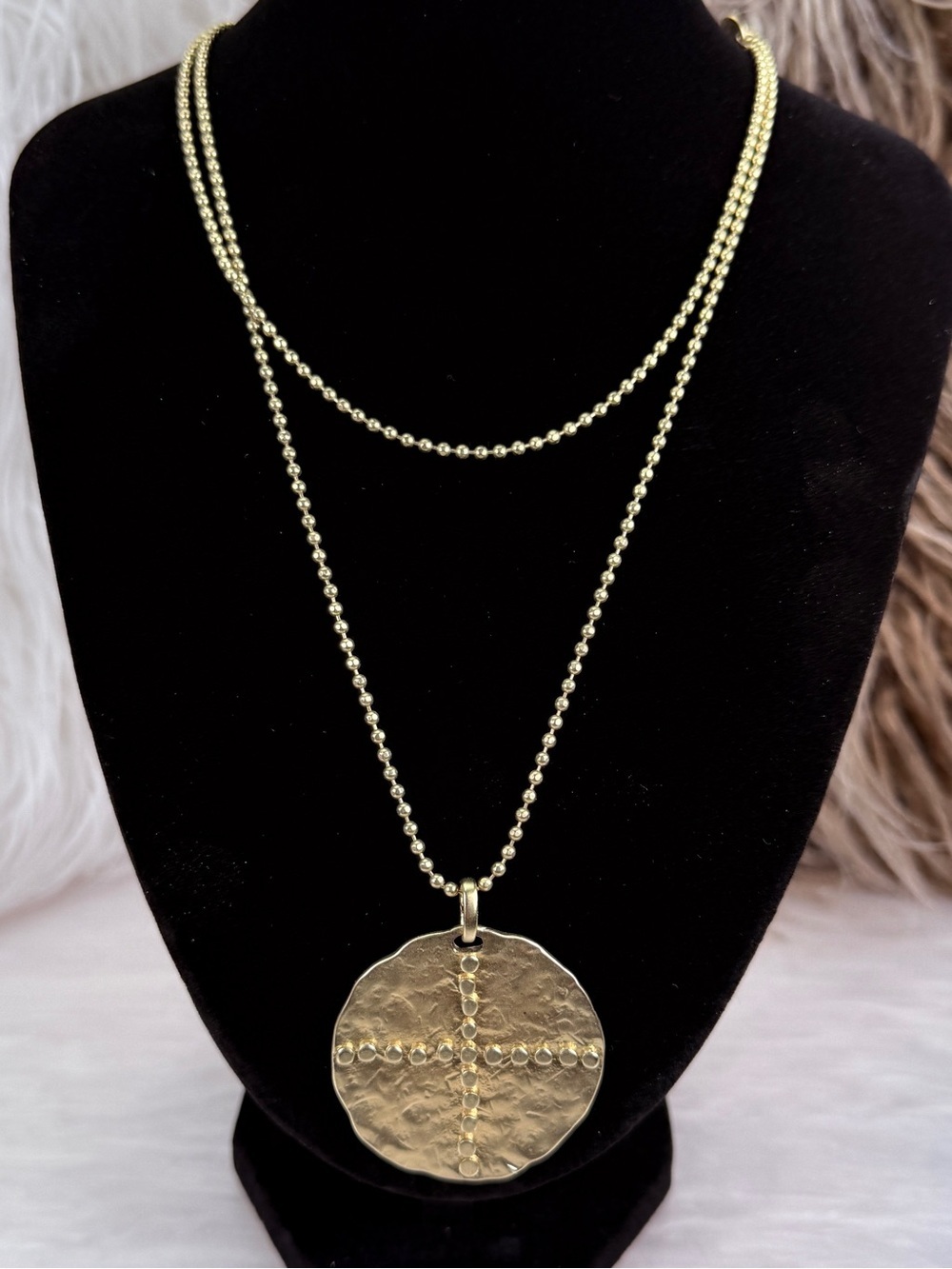 Chico's Pale Gold Tone Hammered Disc Pendant Necklace Statement Adjustable
